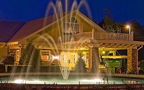 Colonel Williams Resort And Suites Lake George Exterior photo