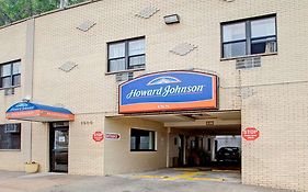 Howard Johnson Bronx Near Stadium Hotel New York Exterior photo