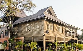 The Manor Hotel Nyaung Shwe Exterior photo