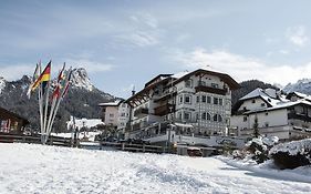 Hotel Acadia - Adults Mountain Home Sëlva Exterior photo