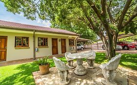 Beryl1 Guest House Klerksdorp Exterior photo