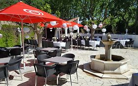 Hotel Restaurant Robinson Beaucaire  Exterior photo