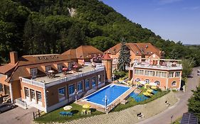 Hotel Bellevue Esztergom Exterior photo