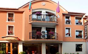 Lucky Hotel Veliko Tarnovo Exterior photo