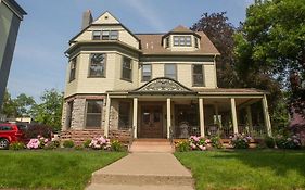 7 On Strath Hotel Rochester Exterior photo