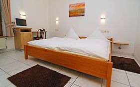 Zewener Hof - Garni Hotel Trier Room photo