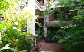 Alibi Guesthouse Phnom-Penh Exterior photo