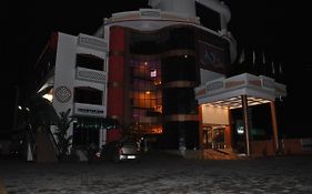 Varsha International Hotel Thrissur Exterior photo