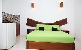 THE CLASSIC-Hostel-apartment-Standard Room Weligama Exterior photo