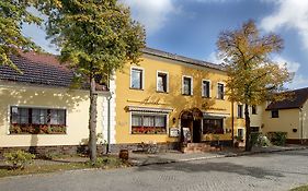 Hotel-Restaurant Alter Krug Kallinchen Exterior photo