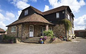 Magpies Lodge Slinfold Exterior photo