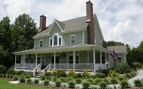 Seven Oaks Inn Bed And Breakfast Highpoint Exterior photo