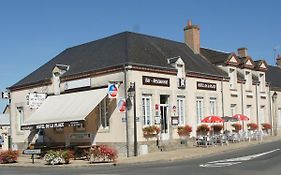 Hotel De La Place Germigny-des-Prés Exterior photo