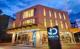 Dock In Hostel Kota Kinabalu Exterior photo
