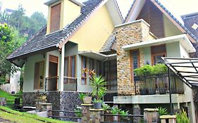 De Dago Cottage Lembang Exterior photo