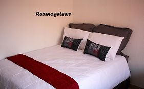 Reamogetswe Bed And Breakfast Rustenburg Exterior photo