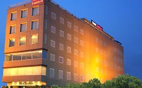 Hotel Sapphire Zirakpur Exterior photo