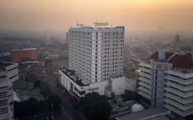 The Square Surabaya Hotel Exterior photo