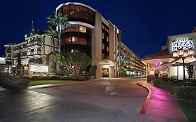 Carousel Inn And Suites Anaheim Exterior photo
