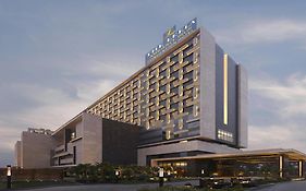 The Leela Ambience Convention Hotel Delhi New Delhi Exterior photo