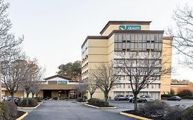 Clarion Inn & Suites By Hampton Convention Center Exterior photo