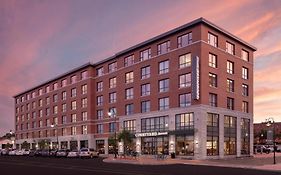 Courtyard By Marriott Portland Downtown/Waterfront Hotel Exterior photo