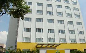 Lemon Tree Hotel Madras Exterior photo