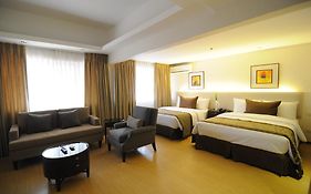 Imperial Palace Suites Manilla Exterior photo