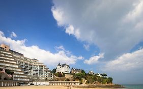 Le Crystal Dinard Plage Hotel Exterior photo