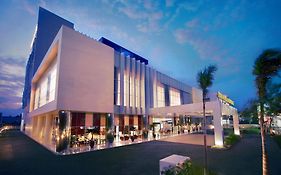 Atria Hotel Malang Exterior photo