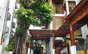 Sri Pat Guest House Chiang Mai Exterior photo
