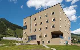 Scuol Youth Hostel Exterior photo