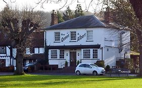 The Queen And Albert Hotel High Wycombe Exterior photo