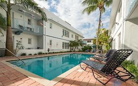 The Courtyard By Royal Stays Miami Beach Exterior photo