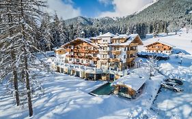 Hotel Lindenhof Ramsau am Dachstein Exterior photo