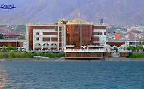 Parliament Palace Hotel Choedzjand Exterior photo