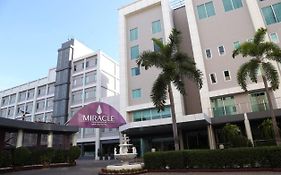 Miracle Suvarnabhumi Airport Hotel Bang Phli Exterior photo