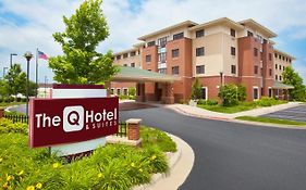 The Q Hotel & Suites Springfield Exterior photo