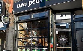 Two Peas Pod Hostel Toronto Exterior photo