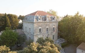 Logis Hotel - Restaurant Residence Les Cedres Villeneuve-lès-Avignon Exterior photo