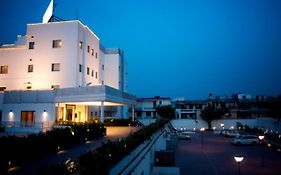 Vibe By The Lalit Traveller Hotel Faridabad Exterior photo