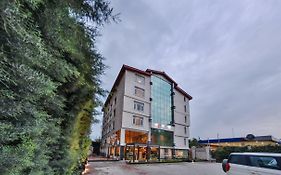 Batra Hotels And Residences Srīnagar Exterior photo