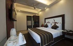 Hotel Pitrashish Premium New Delhi Exterior photo
