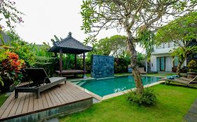 Papillon Echo Beach Hotel Canggu Exterior photo