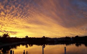 Maroochy Waterfront Motel Sunshine Coast Exterior photo