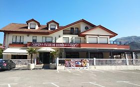 Hospedaje Valle De Liendo Hotel Exterior photo