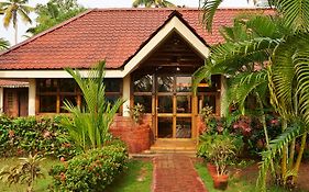 Club Mahindra Kumarakom Hotel Exterior photo