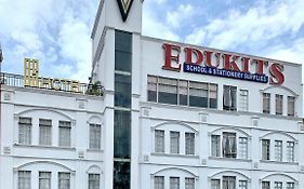 Os Hotel Edukits Fka Venesia Hotel Batam Exterior photo