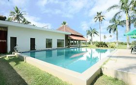 Manor Back Water Resort Kumarakom Exterior photo