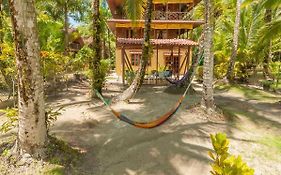 Hotel Tierra Verde Bed And Breakfast Bocas del Toro Exterior photo